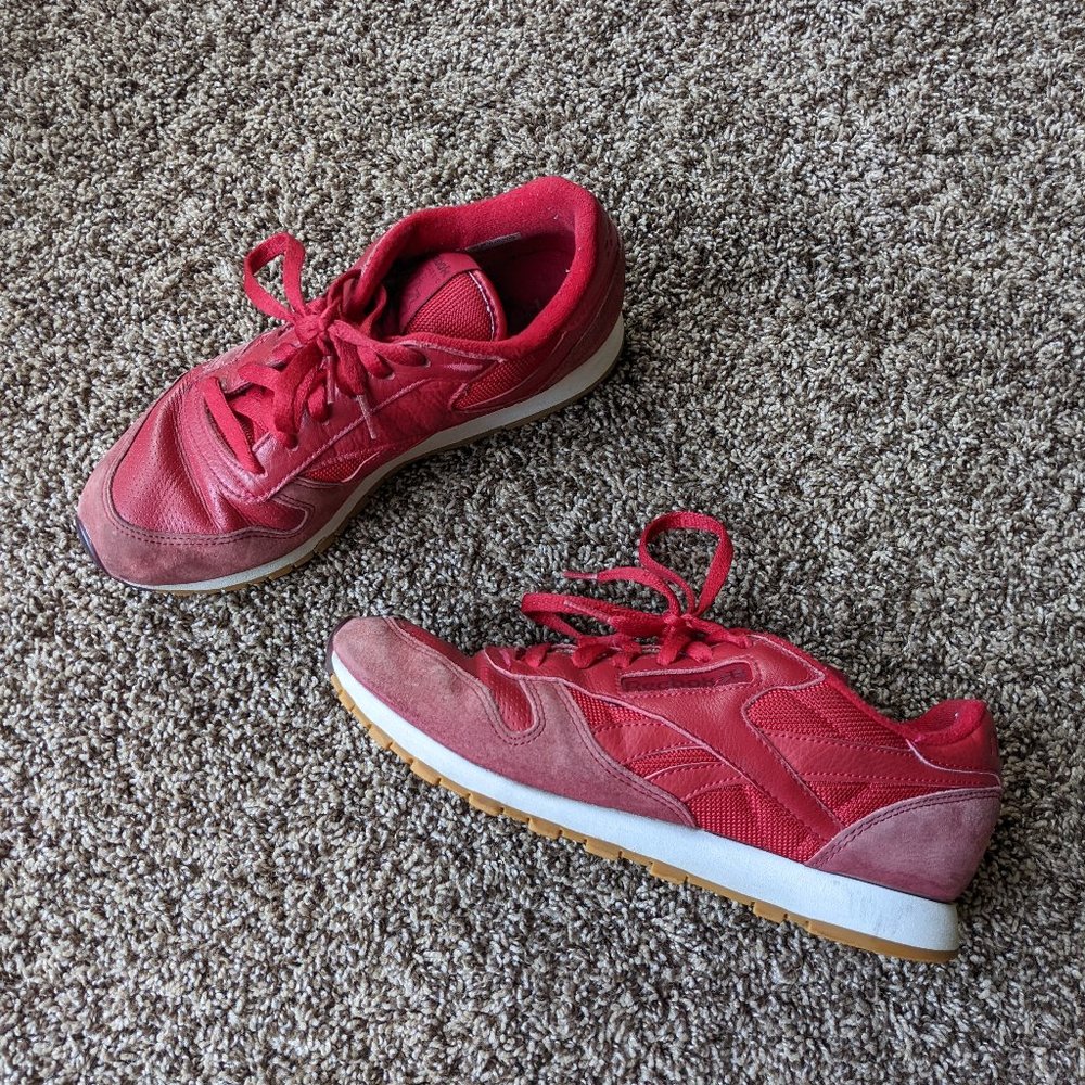 Reebok Classic Leather Shoes, size 8.5 in RED